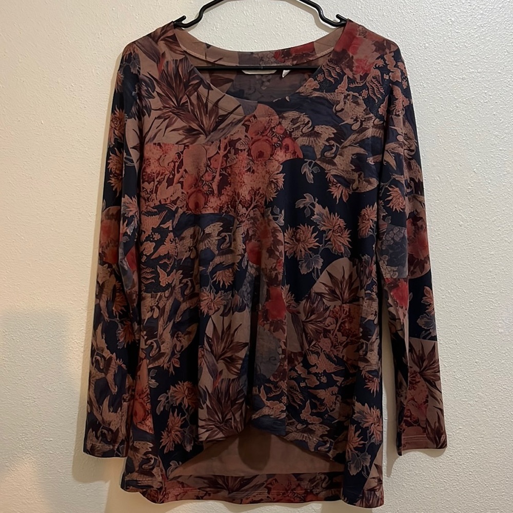 Soft Surroundings long sleeved navy with light cranberry colored pattern top. MP